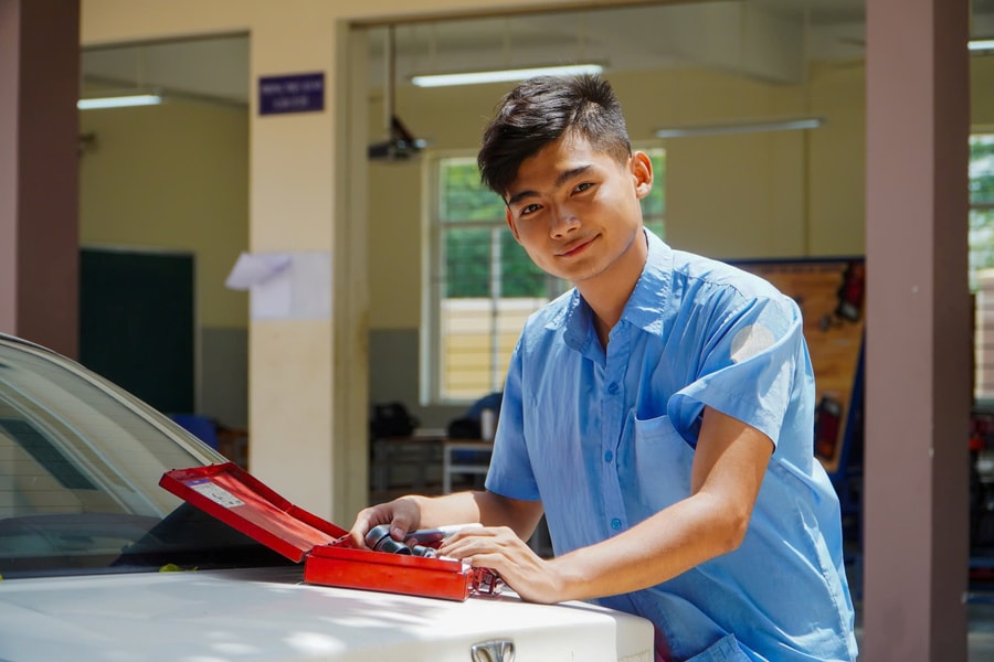 Nghề bảo dưỡng và sơn ô tô: ‘Cần câu’ cho thanh niên có hoàn cảnh khó khăn 