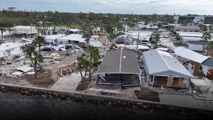 Siêu bão Milton tàn phá khủng khiếp, Florida tan hoang, nước lũ dâng cao gần 2m