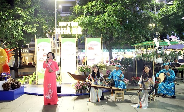 HCM City art camp promotes tài tử performers