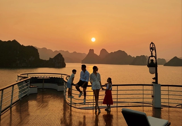 Hạ Long Bay extends sightseeing hours to 8pm from October 20