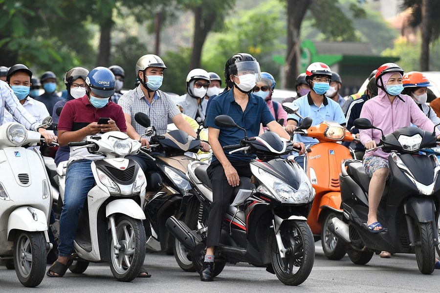 Hàng triệu mô tô, xe máy đang lưu hành phải kiểm định khí thải khi nào?