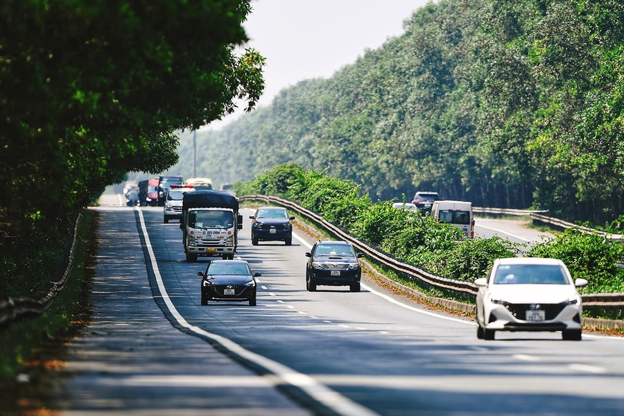 Thu phí đường cao tốc do Nhà nước đầu tư từ 900 - 5.200 đồng/km