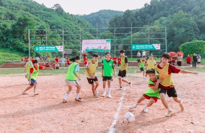 Vietnam community football project gets AFC Awards