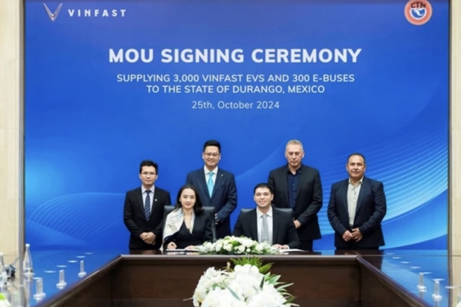 VinFast, Durango Drivers' Union sign MoU for green public transport in Mexico