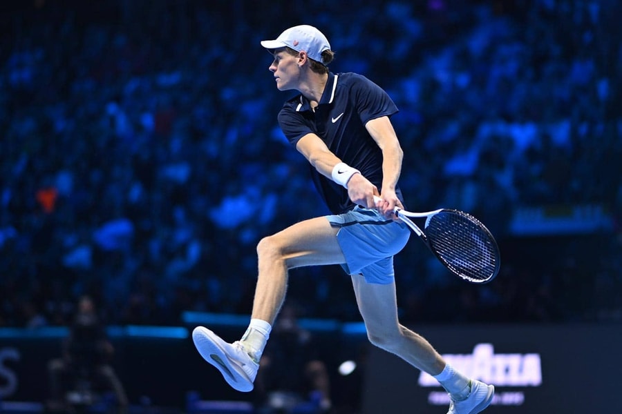 Jannik Sinner đi vào lịch sử với vé chung kết ATP Finals