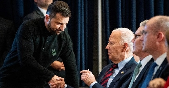 Ông Biden tìm cách xóa nợ cho Ukraine, cho phép Kiev dùng mìn chống bộ binh