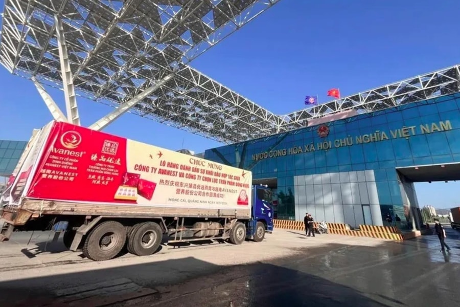 Shipment of bird’s nests exported to China through Bac Luan II bridge border gate