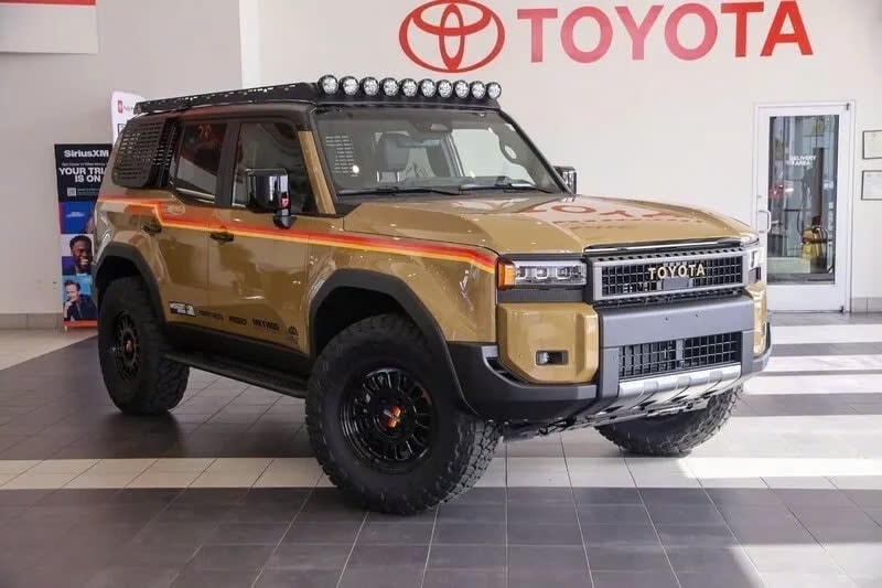 Toyota Land Cruiser thắng giải SEMA được rao bán gần 2,3 tỷ đồng