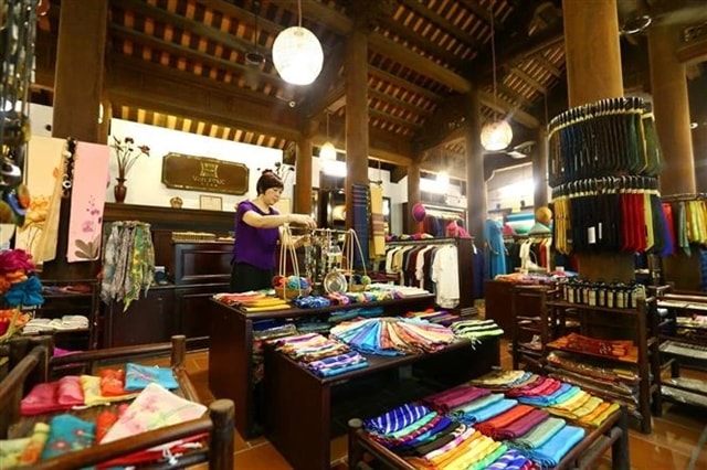 Culture week to promote Vạn Phúc traditional silk craft