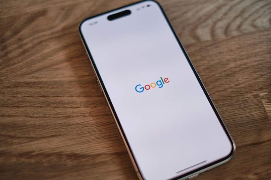 Google 'lén' chèn quảng cáo theo cách không ngờ trên iPhone