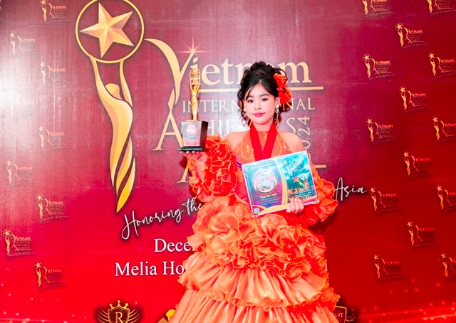 Jenny Bảo Ngọc awarded Asia Outstanding Young Celebrity Host, Singer

