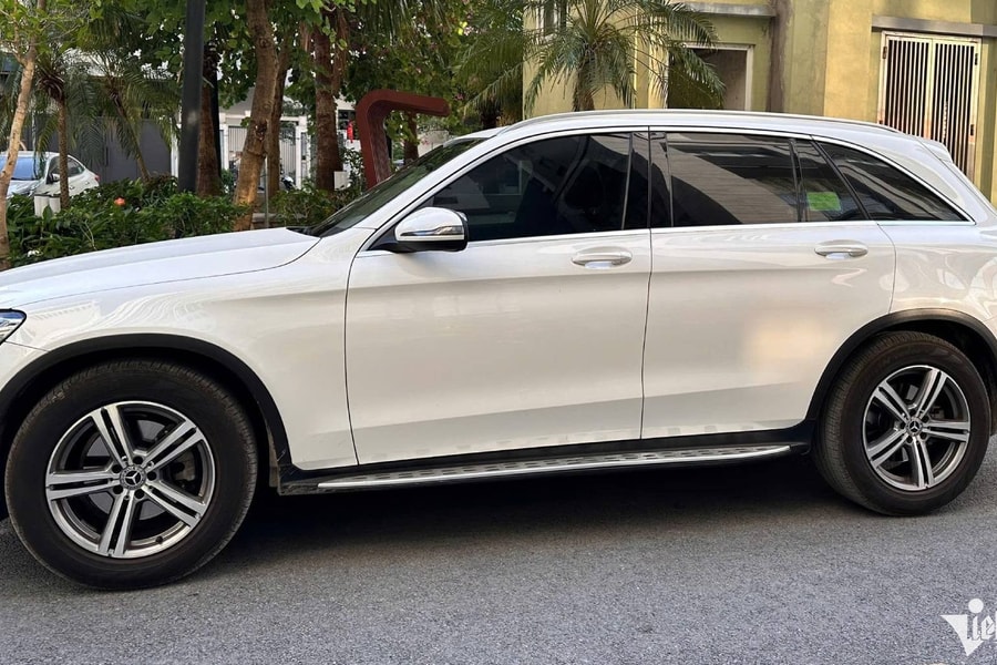 Khe hở từ vụ mua Mercedes-Benz GLC giá 1,3 tỷ bị tua 50.000km