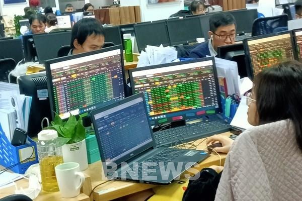 Khoảng 21.000 tỷ đồng chảy vào chứng khoán giúp VN-Index bật tăng mạnh