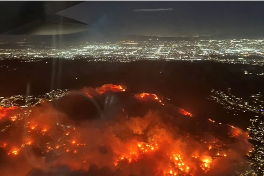 Nam California chìm trong biển lửa