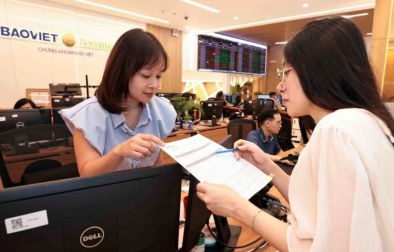 Retail investors net buy over US$3 billion on stock market last year